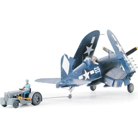 Tamiya 1:48 Vought F4U-1D Corsair mit Schlepper